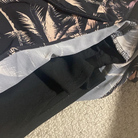 Forever 21 Short Shorts Black Pink Palm Trees Bike Shorts Built-In - Size L - Picture 4 of 4